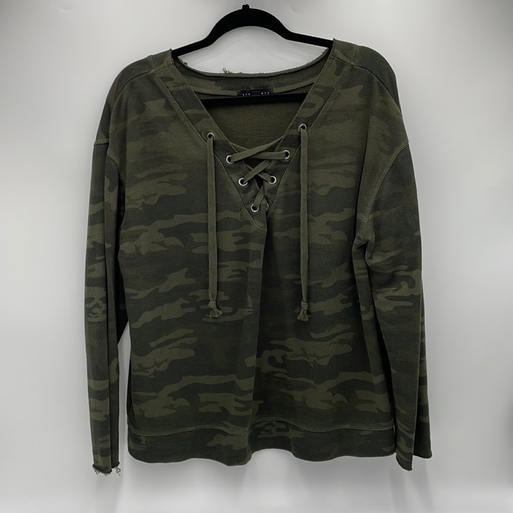 SANCTUARY CAMO LACEUP V-NECK LIGHTWEIGHT JERSEY LONG SLEEVE TOP SIZE XL